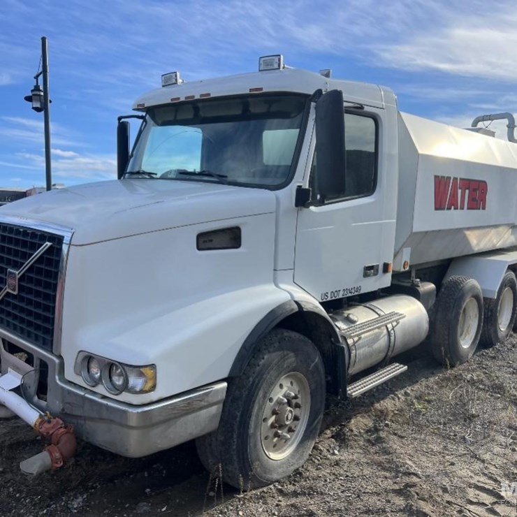 2002 Volvo VHD 64B Water Truck