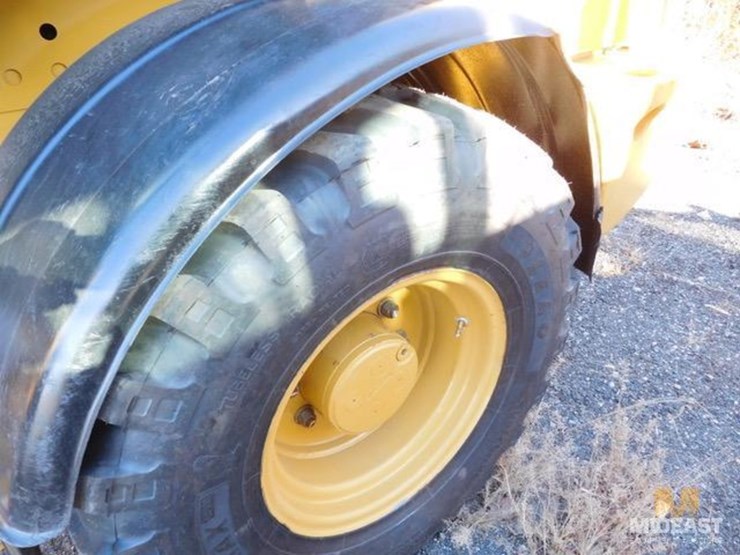 2022-caterpillar-908m-image-14