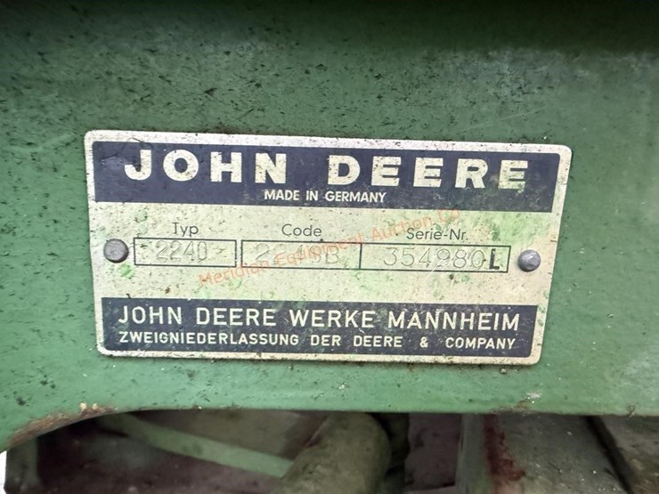 john-deere-2240-image-28