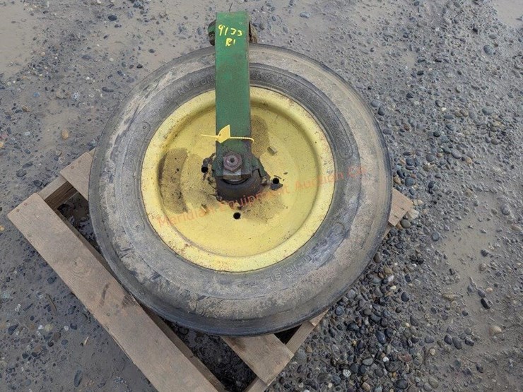 john-deere-520-image-2