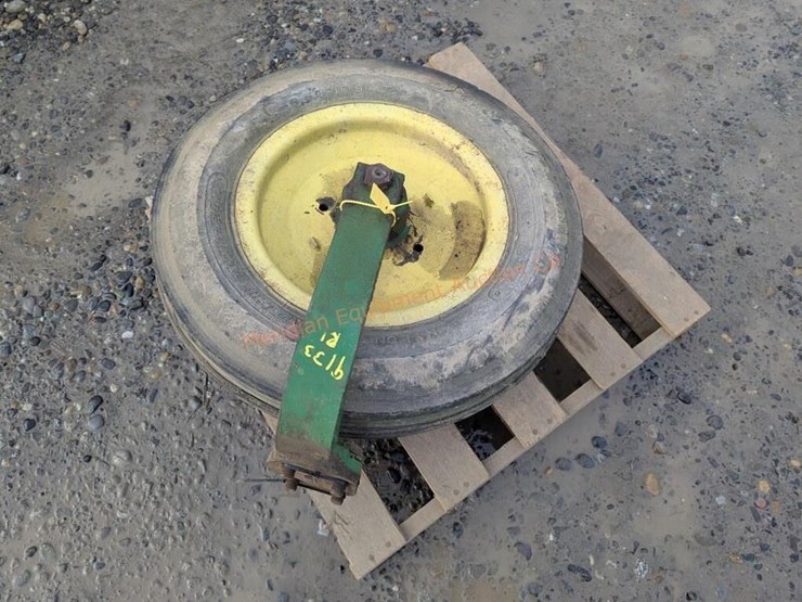 john-deere-520-image-5