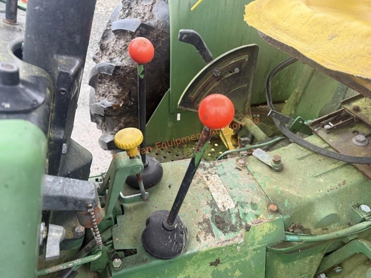 john-deere-2240-image-30