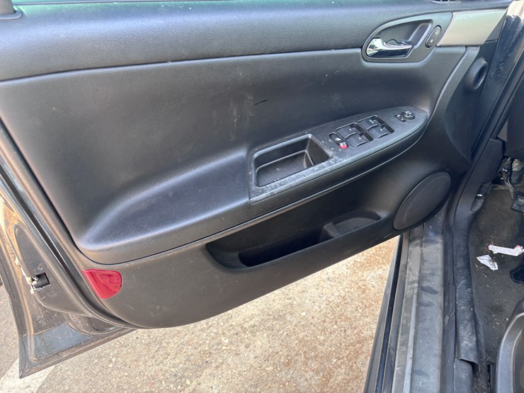 #13-•-2011-chevrolet-impala-image-10