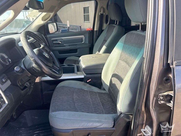 2014-dodge-1500-image-19