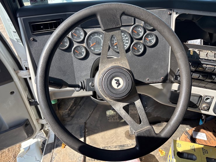 2017-western-star-4700-image-12