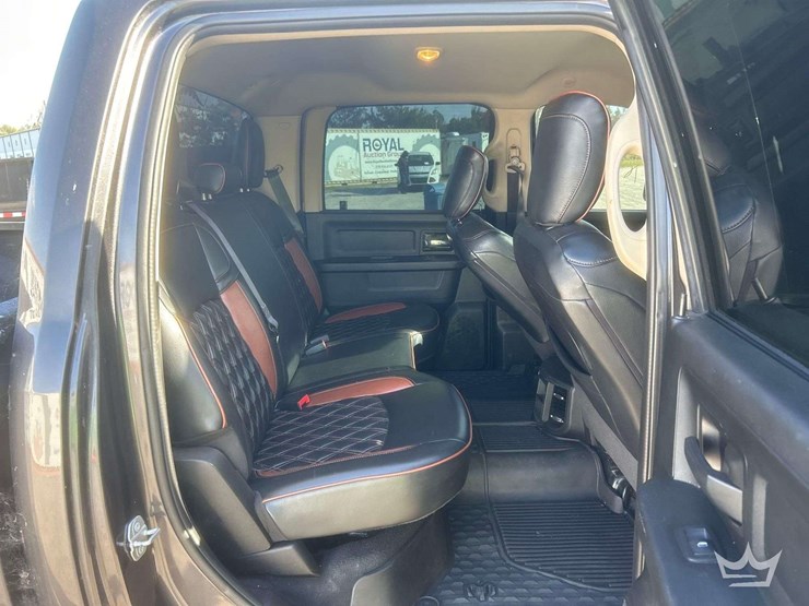 2020-dodge-3500-image-22