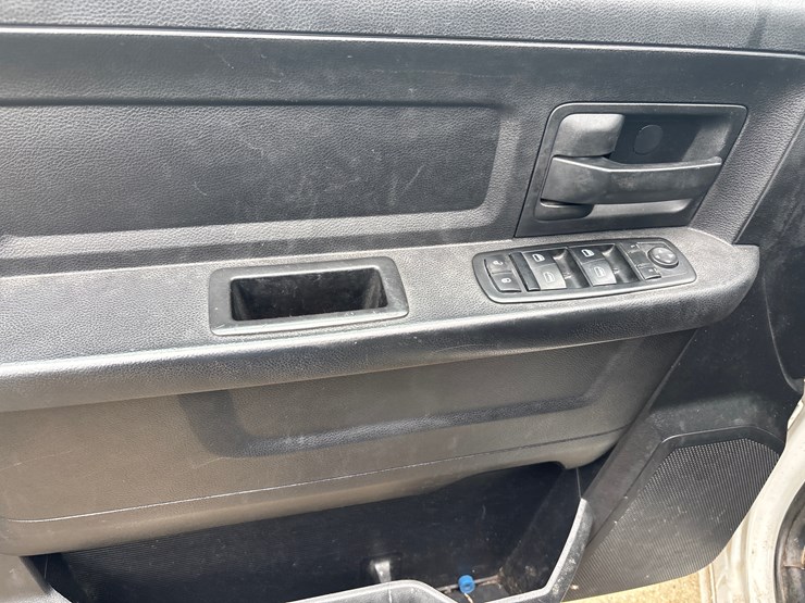 #97-•-2015-dodge-ram-crew-cab-image-8