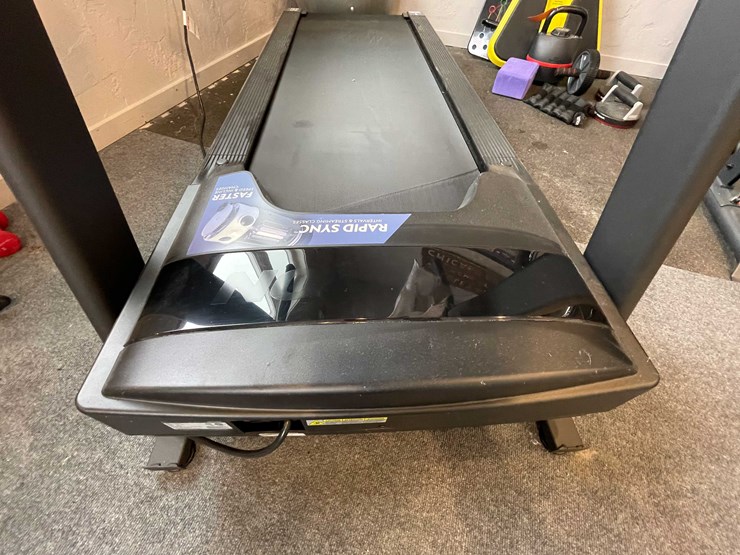 #12917-•-horizon-treadmill-image-4