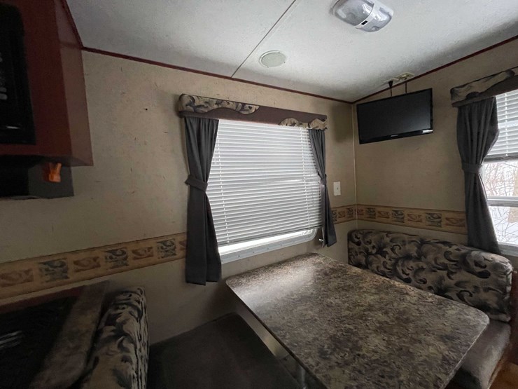 #7368-•-zinger-camper-trailer-(no-title)-image-27