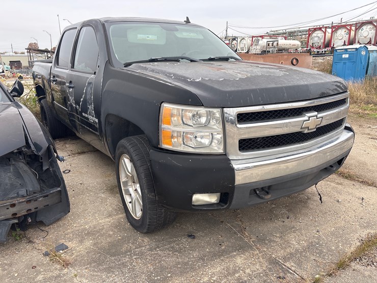 #70-•-2008-chevrolet-silverado-image-2