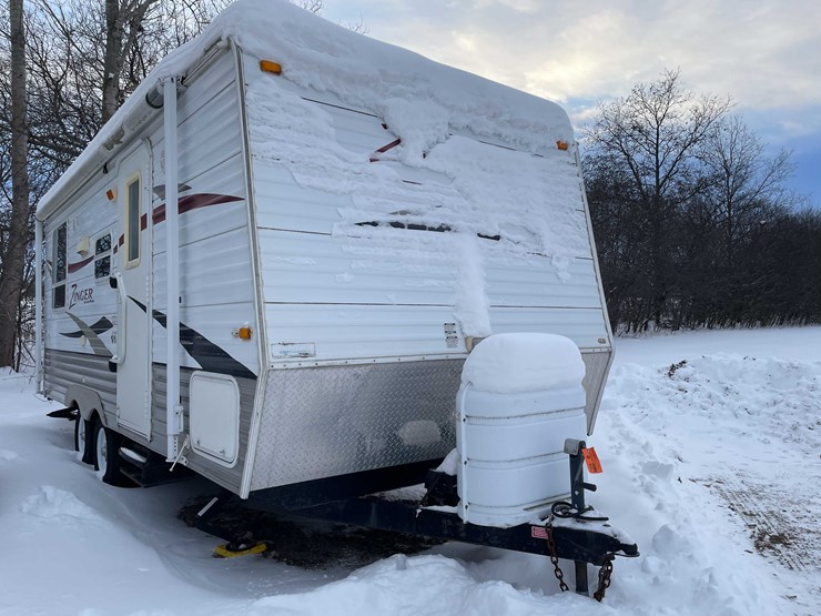 #7368-•-zinger-camper-trailer-(no-title)-image-3