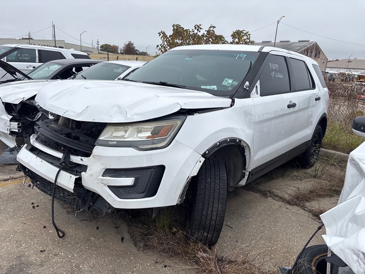 #79-•-2017-ford-intercerptor-image-1