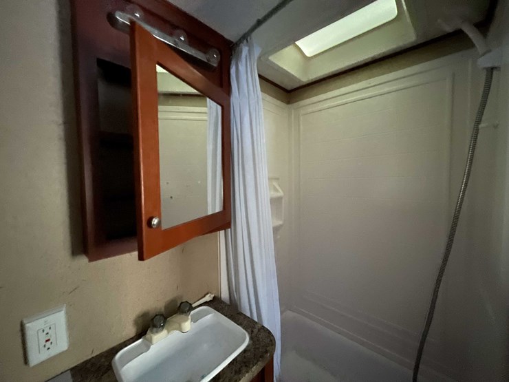 #7368-•-zinger-camper-trailer-(no-title)-image-14