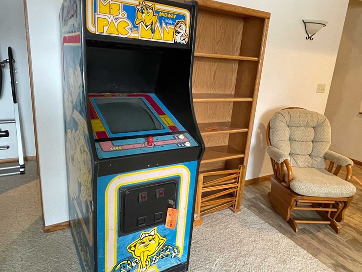 #7372-•-vintage-ms.-pac-man-arcade-game-image-1