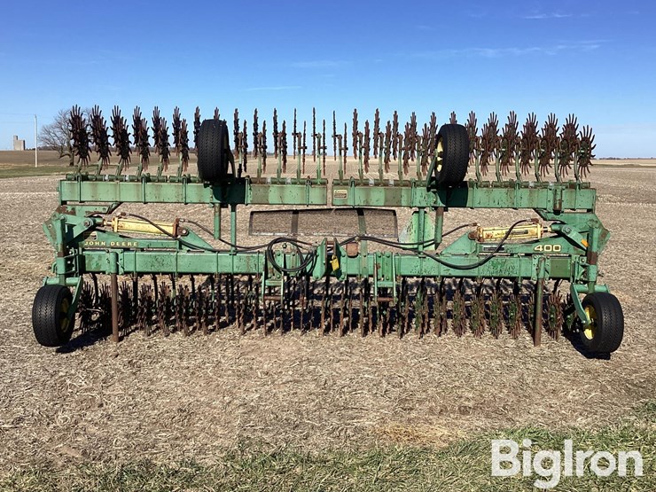 john-deere-400-image-2