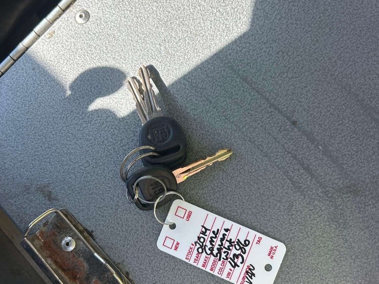 2014-gmc-3500-image-22