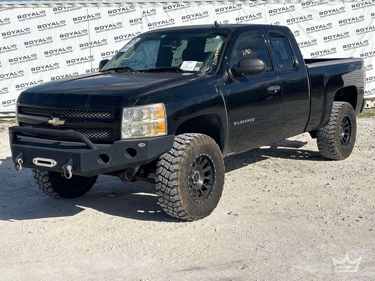 2013-chevrolet-silverado-1500-image-1