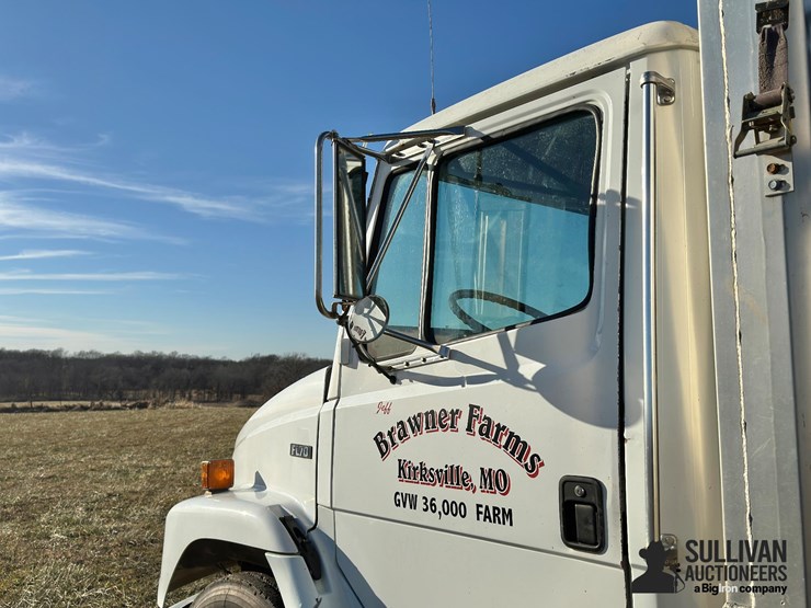 freightliner-fl70-image-15