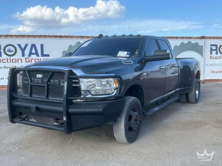 2020-dodge-3500-image-1