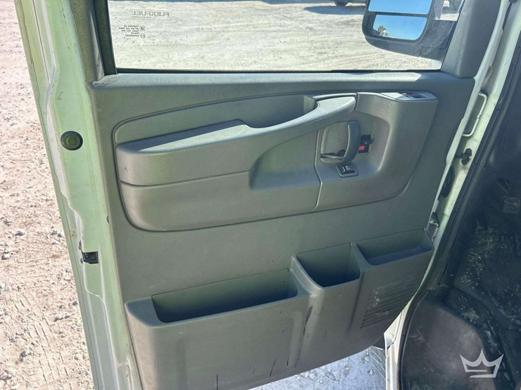 2014-gmc-3500-image-13