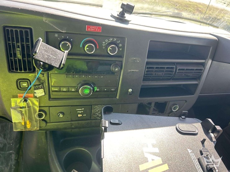 2014-gmc-3500-image-14