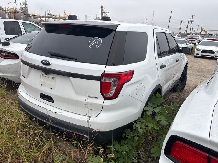 #79-•-2017-ford-intercerptor-image-4