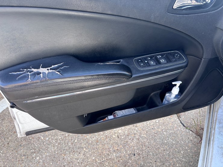 #8-•-2012-dodge-charger-image-10