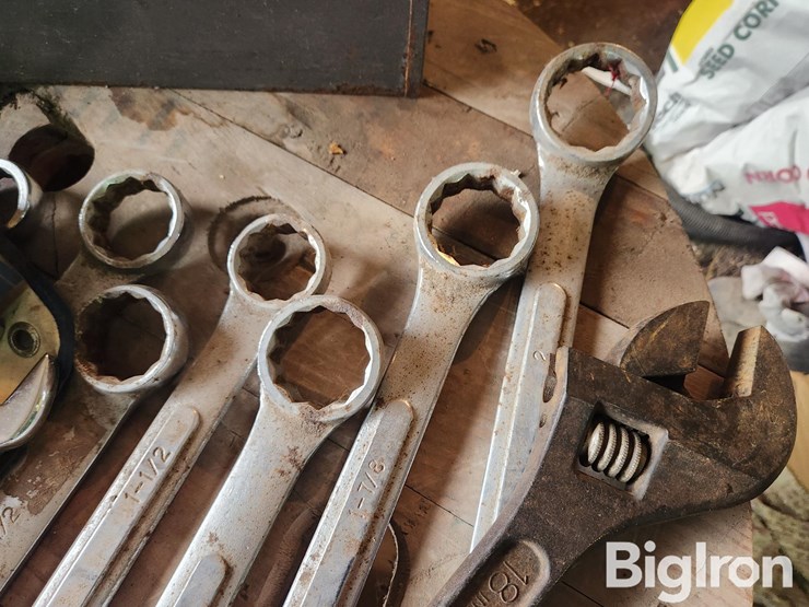 assorted-wrenches/storage-shelving-w/-fasteners-image-16