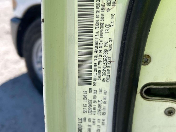 2011-dodge-ram-3500-image-5