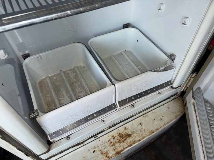 #7676-•-vintage-hot-point-refrigerator-image-10