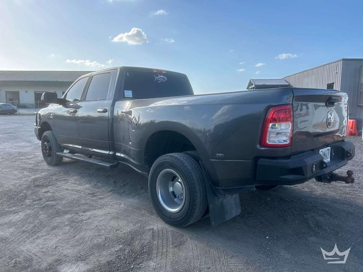 2020-dodge-3500-image-4