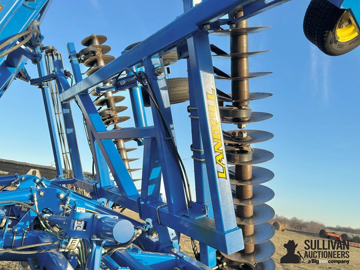 2016-landoll-7431-29-image-15