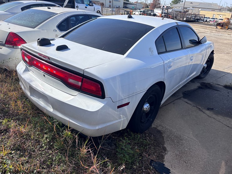 #5-•-2014-dodge-charger-image-3
