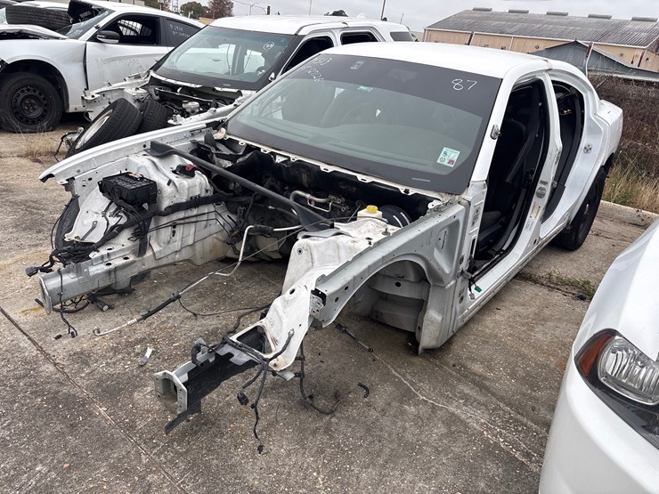 #87-•-2015-dodge-charger-image-1