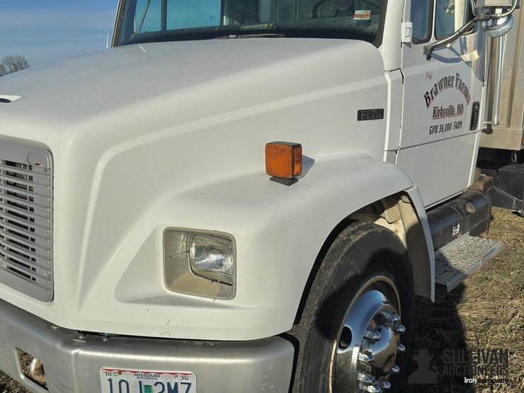 freightliner-fl70-image-9