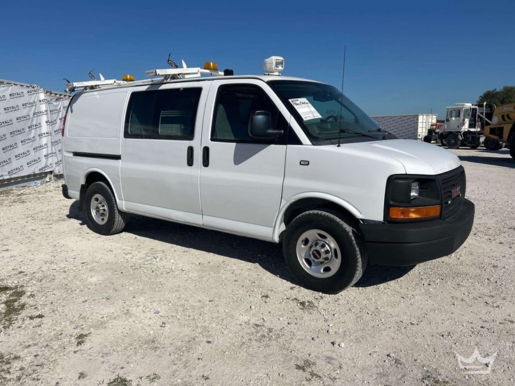 2014-gmc-3500-image-2