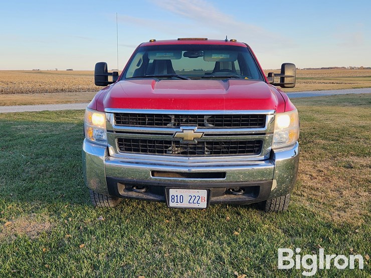 chevrolet-silverado-2500-image-2