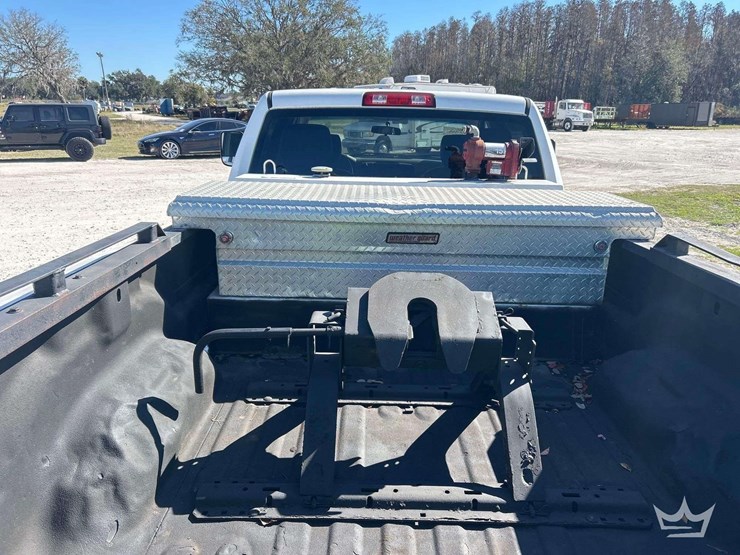 2011-dodge-ram-3500-image-17