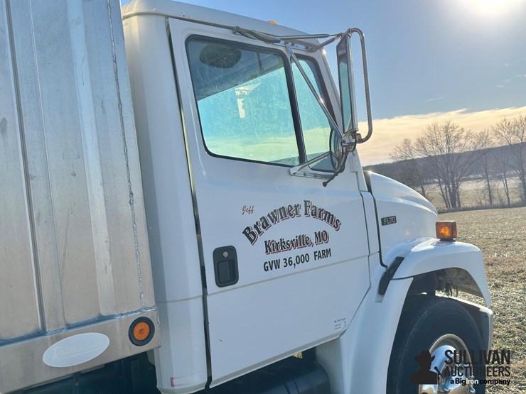 freightliner-fl70-image-14