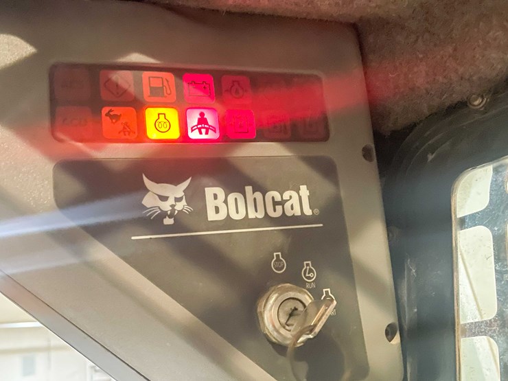 #7366-•-bobcat-compact-skid-steer-loader-image-23