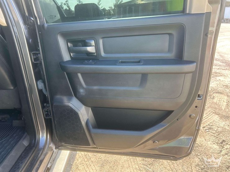 2020-dodge-3500-image-21