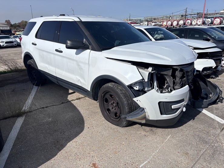 #40-•-2017-ford-interceptor-image-2