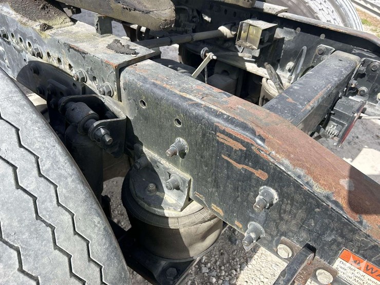 2002-freightliner-fl112-image-20