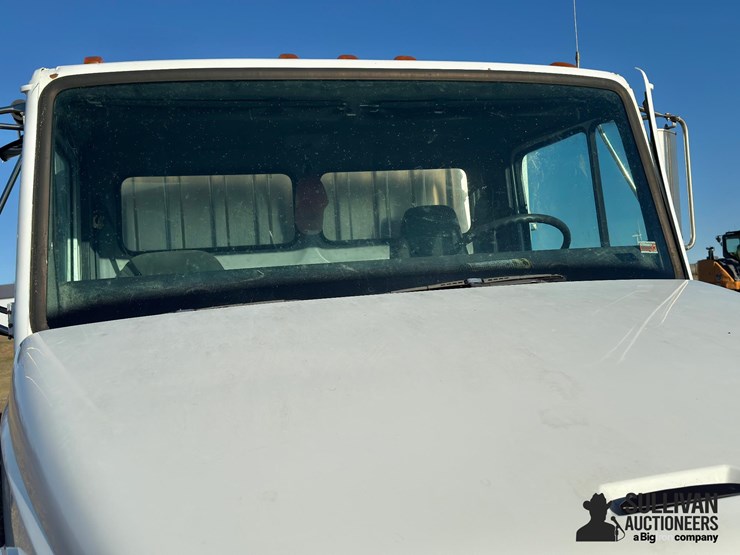 freightliner-fl70-image-10