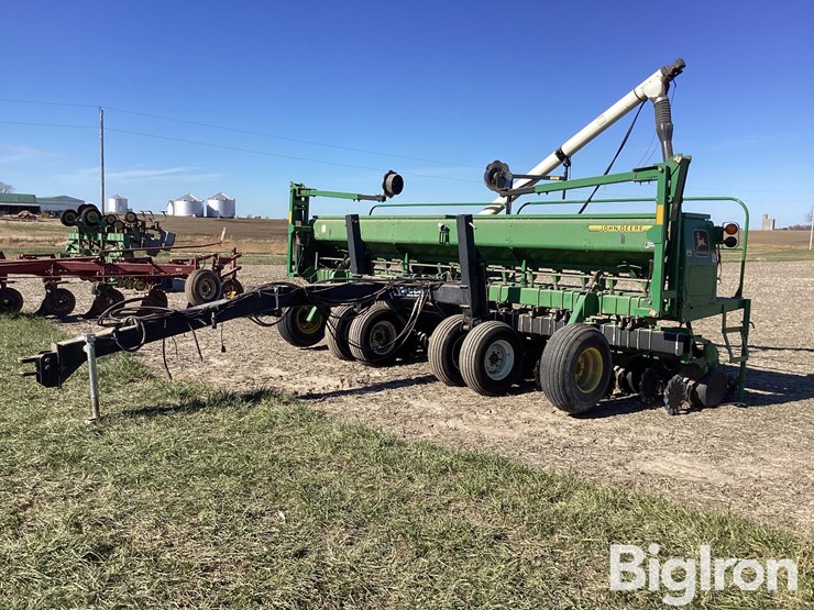 john-deere-1530-image-1