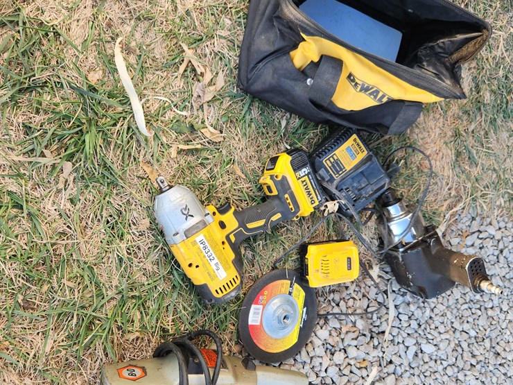 1/2"-dewalt-impact-&-assorted-tools-image-3