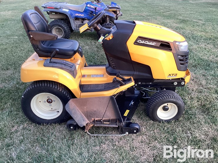 2023-cub-cadet-xt3-54"-riding-mower-image-4