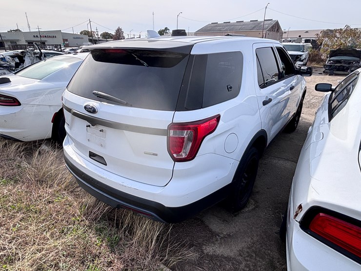 #55-•-2017-ford-interceptor-|-no-keys-image-4