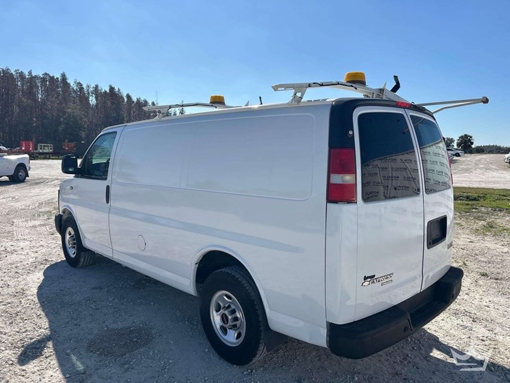 2014-gmc-3500-image-4