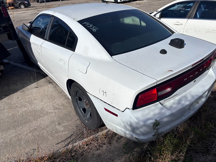 #3-•-2012-dodge-charger-image-4
